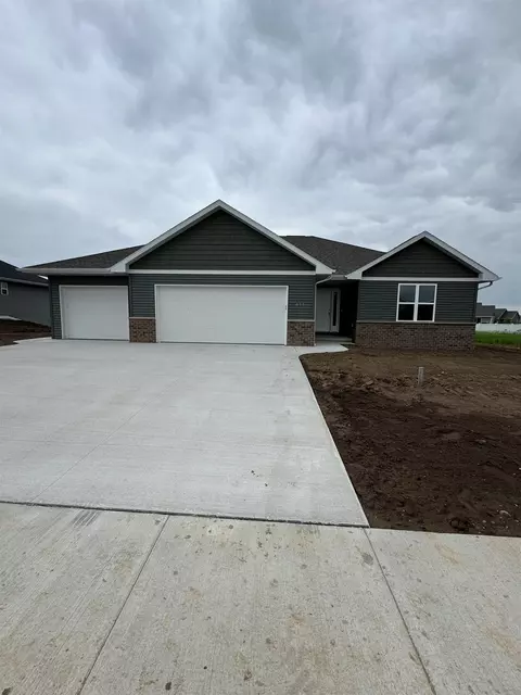 859 Joeanna Way, Pulaski, WI 54162