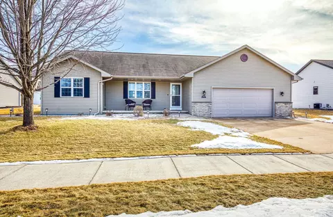 1961 Bear Paw Trl, Kaukauna, WI 54130