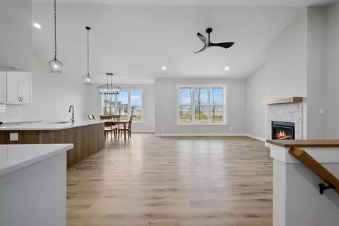 1890 N Margaret St, Appleton, WI 54913 photo 3
