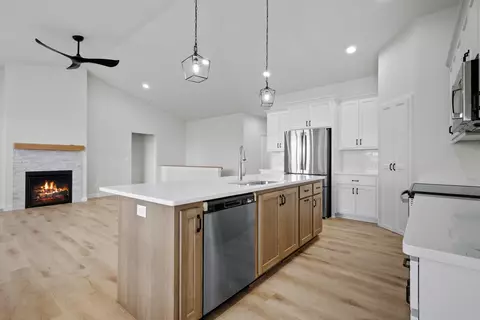 1890 N Margaret St, Appleton, WI 54913 photo 2