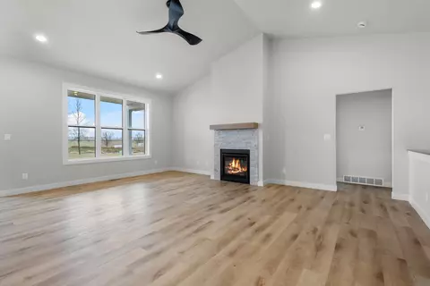 1890 N Margaret St, Appleton, WI 54913 photo 4
