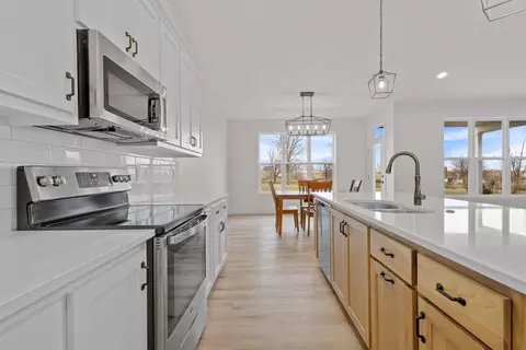 1890 N Margaret St, Appleton, WI 54913 photo 9