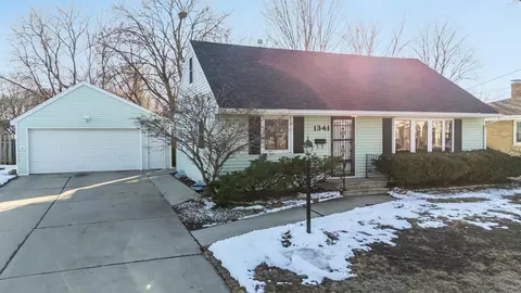 1341 San Jose Pl, Green Bay, WI 54303