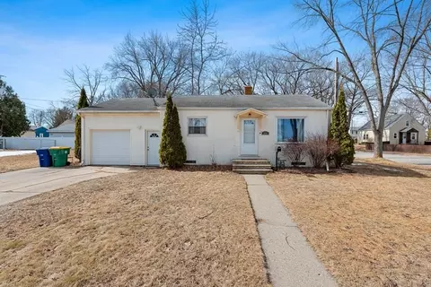 569 Larscheid St, Green Bay, WI 54302