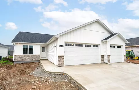 3781 E Callalilly Ln, Appleton, WI 54913