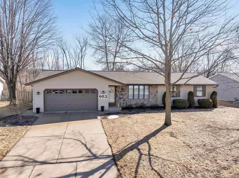 952 Southern Cross Rd, Howard, WI 54303
