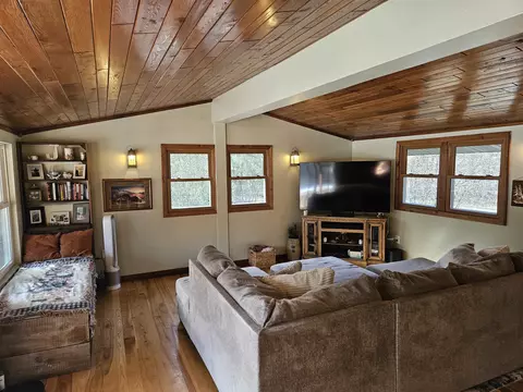 Living - 4109 N Capitol Ct, Appleton, WI 54913 photo 1 of 4