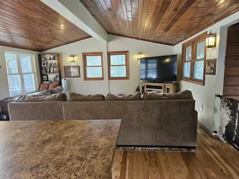 Living - 4109 N Capitol Ct, Appleton, WI 54913 photo 2 of 4