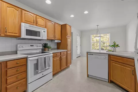2938 N Appleton St, Appleton, WI 54911 photo 2