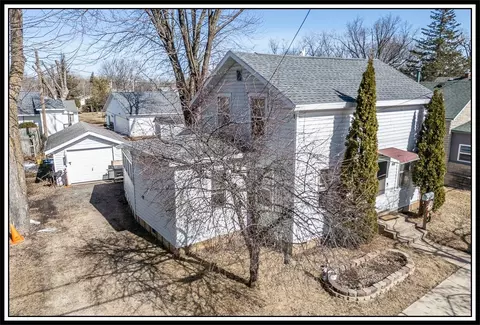 809 Shiocton St, New London, WI 54961
