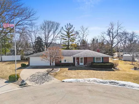 1220 Rhodes Ct, De Pere, WI 54115