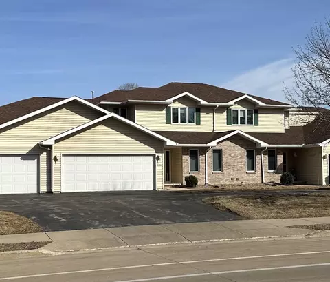1034 S Oakwood Rd, Oshkosh, WI 54904