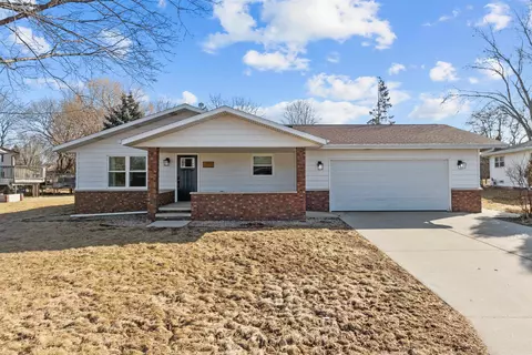 2910 N Park Drive Ln, Appleton, WI 54911