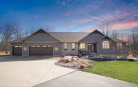 w8607 Quiet Lane, Hortonville, WI 54944