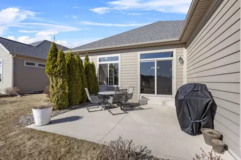 Exterior - 2447 E Glenhurst Dr, Appleton, WI 54913 photo 4 of 6