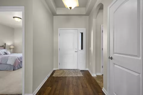 Entry Way - 2447 E Glenhurst Dr, Appleton, WI 54913 photo 6 of 7