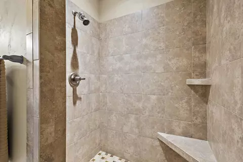Bath - 2447 E Glenhurst Dr, Appleton, WI 54913 photo 1 of 1
