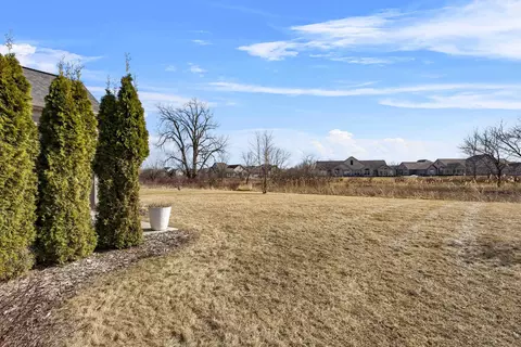 Exterior - 2447 E Glenhurst Dr, Appleton, WI 54913 photo 3 of 6