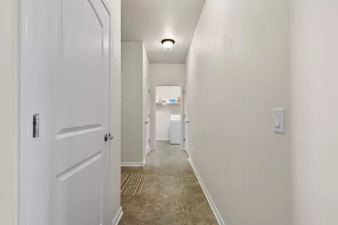 Entry Way - 2447 E Glenhurst Dr, Appleton, WI 54913 photo 7 of 7