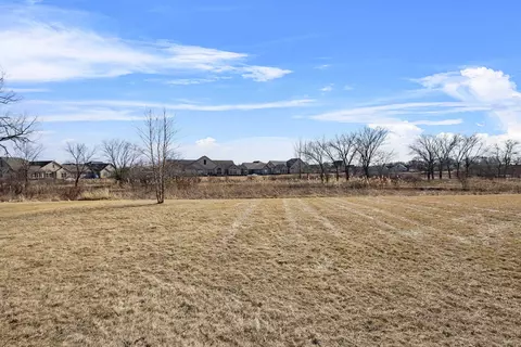 Exterior - 2447 E Glenhurst Dr, Appleton, WI 54913 photo 2 of 6