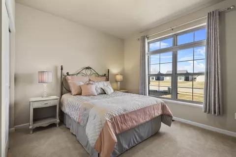 Bedroom - 2447 E Glenhurst Dr, Appleton, WI 54913 photo 4 of 5
