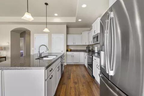 Kitchen - 2447 E Glenhurst Dr, Appleton, WI 54913 photo 4 of 4