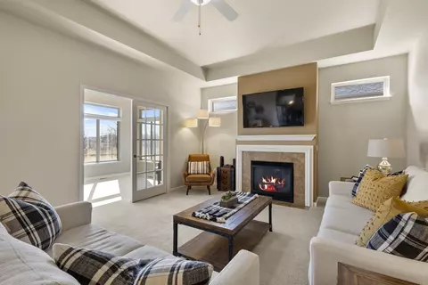 Living - 2447 E Glenhurst Dr, Appleton, WI 54913 photo 2 of 4