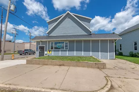 1704 13th St, Menominee, MI 49858