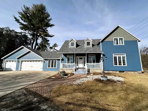 121 N Douglas St, Hortonville, WI 54944