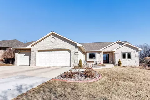 2670 Prairie Garden Trl, Green Bay, WI 54313