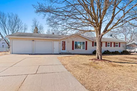 1289 Echo Ln, Green Bay, WI 54304