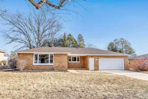 1670 Chland Dr, Green Bay, WI 54304
