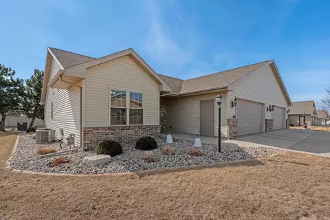 1402 Candlelight Ln, Fond Du Lac, WI 54937