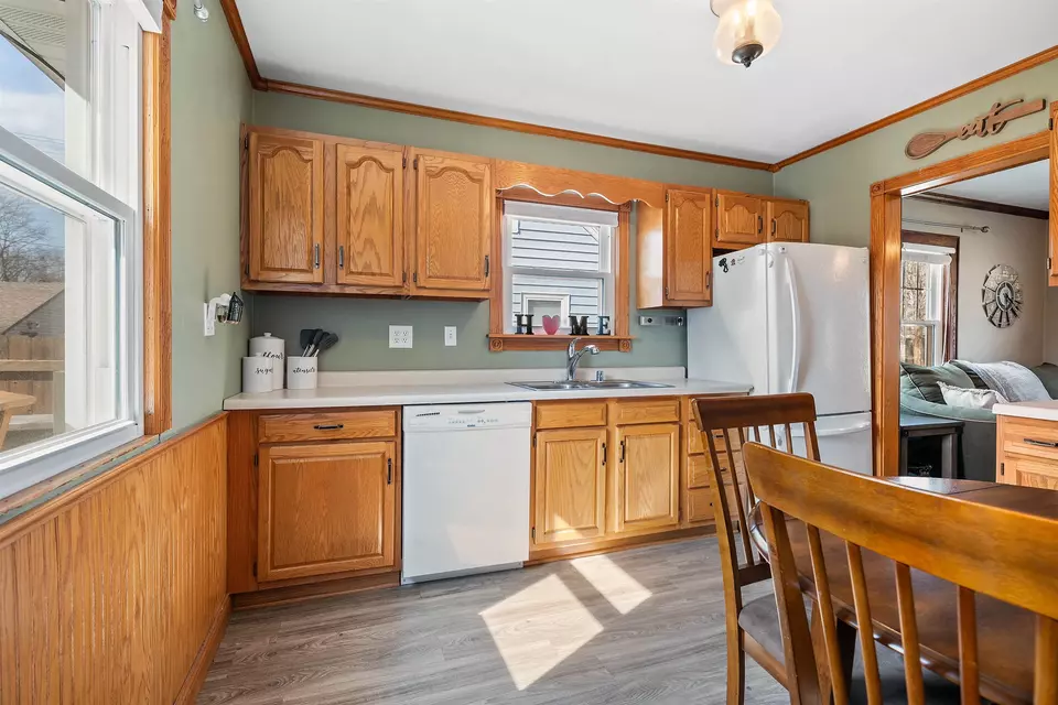 Kitchen - 949 Adams St, Neenah, WI 54956 photo 2 of 3