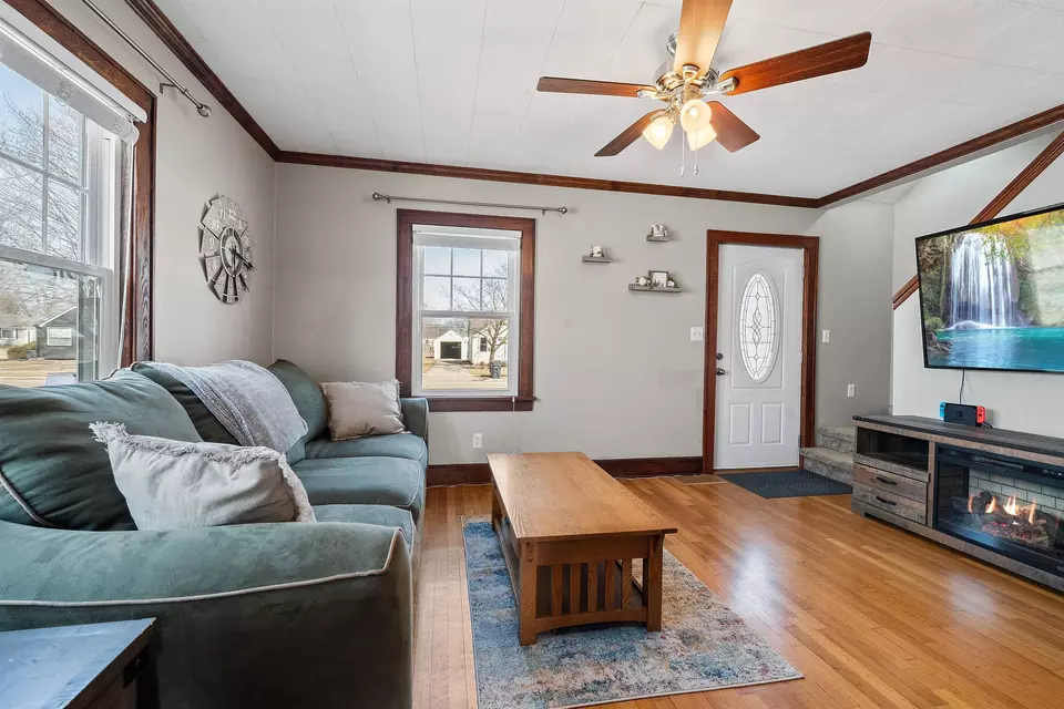 Living - 949 Adams St, Neenah, WI 54956 photo 3 of 3