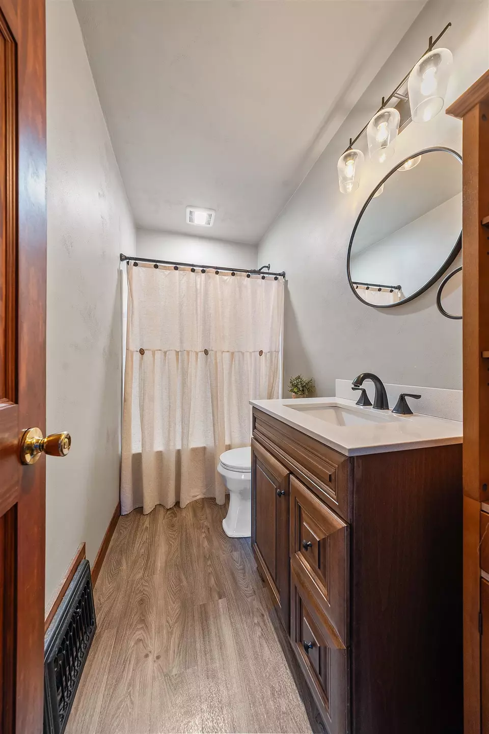 Bath - 949 Adams St, Neenah, WI 54956 photo 1 of 1