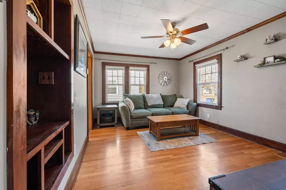 Living - 949 Adams St, Neenah, WI 54956 photo 2 of 3
