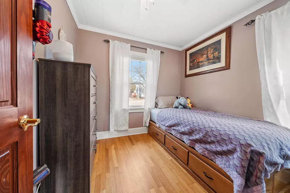 Bedroom - 949 Adams St, Neenah, WI 54956 photo 2 of 3