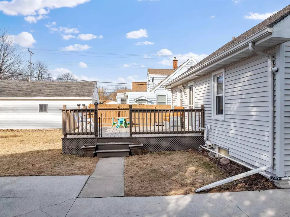 Exterior - 949 Adams St, Neenah, WI 54956 photo 4 of 9