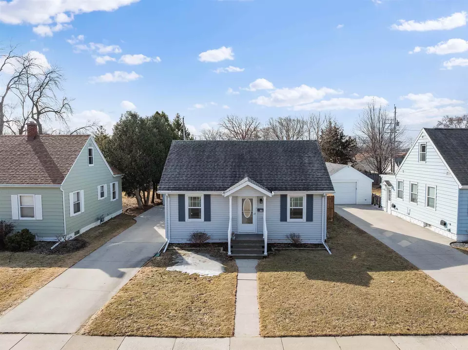 View/Area - 949 Adams St, Neenah, WI 54956 photo 1 of 2