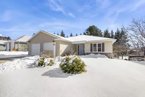 522 Golf Side Ct, Hortonville, WI 54944