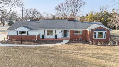 1608 Menominee Dr, Oshkosh, WI 54901
