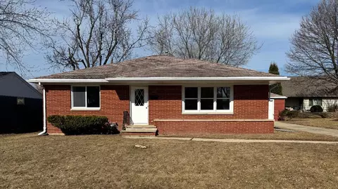 1215 Bruss St, De Pere, WI 54115