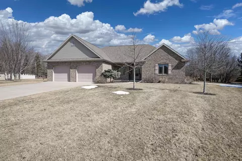 n8442 Muirfield Way, Menasha, WI 54952