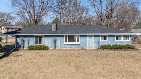 1448 Deerwood Dr, Neenah, WI 54956