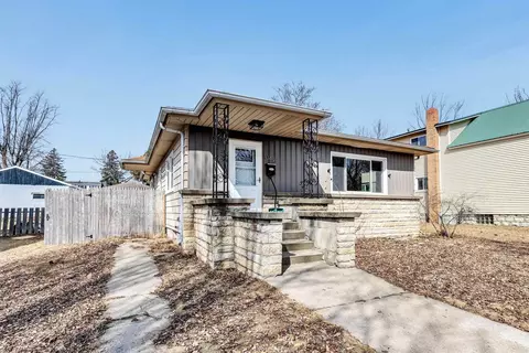 1049 Currie St, Marinette, WI 54143