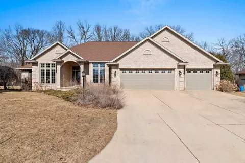 1530 Waterford Ct, Green Bay, WI 54313