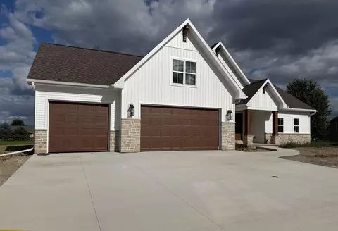 1766 Arbor Gate Ln, Green Bay, WI 54311