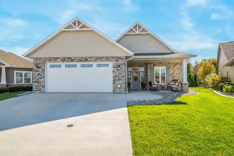 865 Eden Ct, Menasha, WI 54952