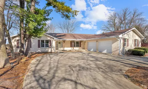1260 Lakeshore Dr, Menasha, WI 54952